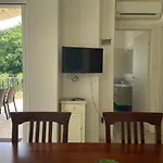 Mirella アパート カポリーヴェリ